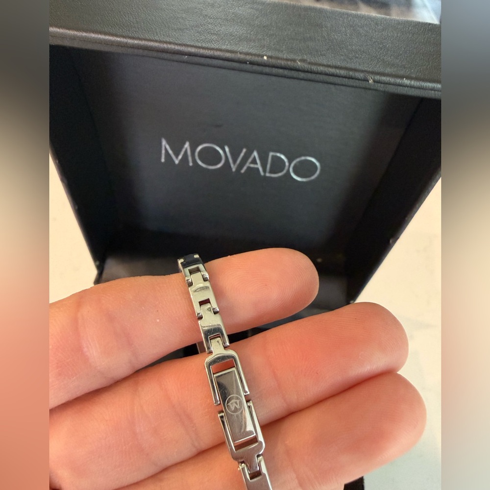 Movado Women’s Silver Bracelet Watch with Pink Dial, elegant, feminine, like new - Picture 4 of 12